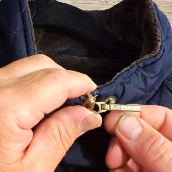 Weatherproof Navy Blue Mock Neck Sleeveless Vest with Brown Fleece - Picture 4 of 8